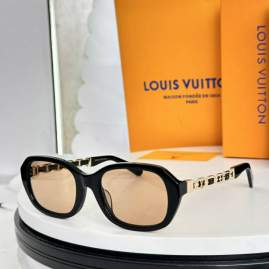 Picture of Louis Vuitton Sunglasses _SKUfw77118924fw